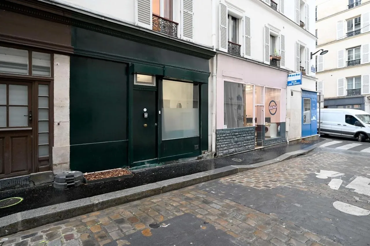 Black & White - Chic & Petit Maison- Pigalle 9eme *